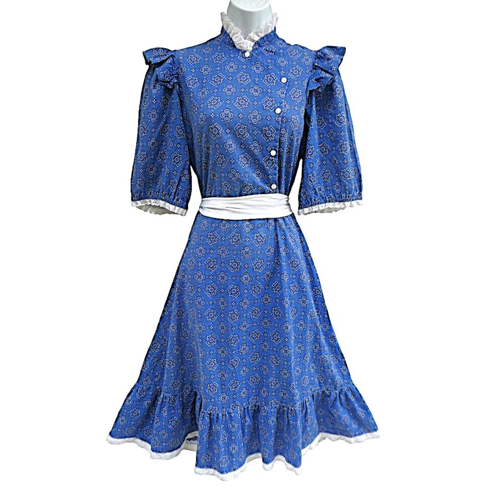 Vintage 70s Prairie Blue Bandana Dress Ruffle Shoulders White Eyelet Lace Trim